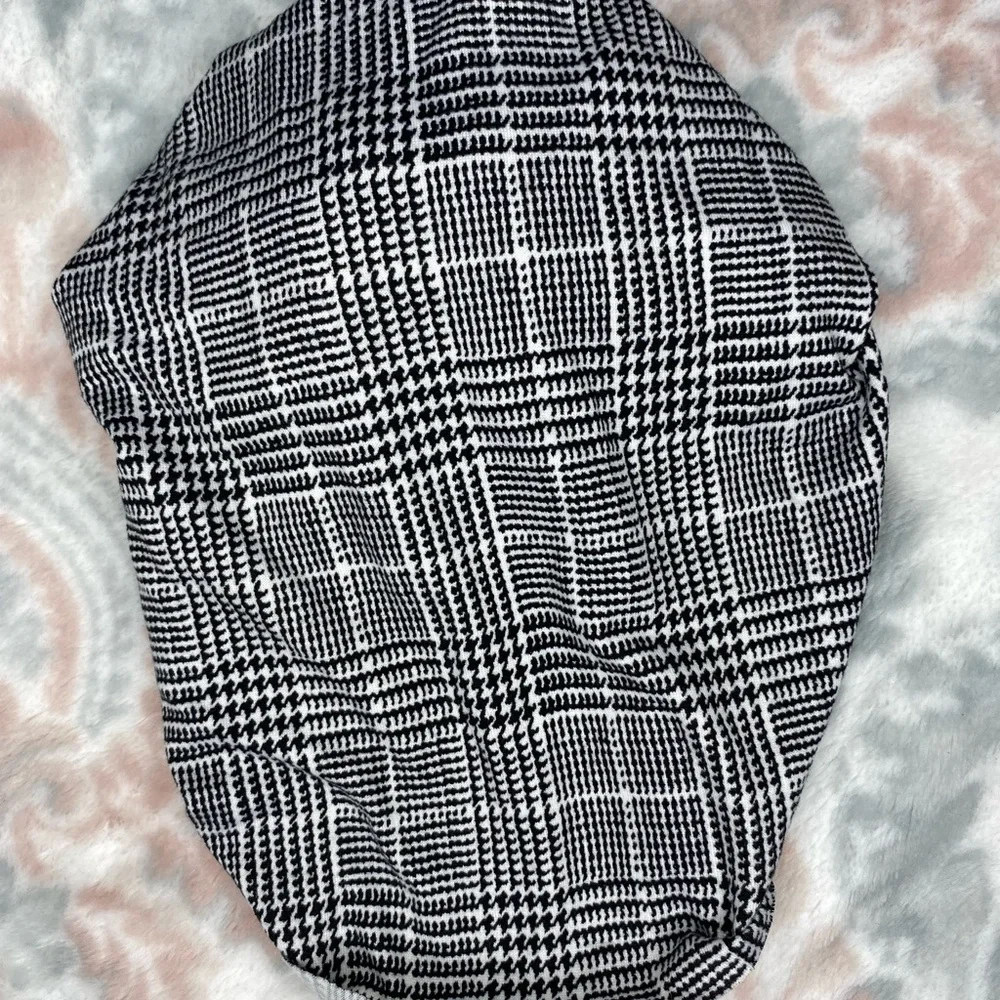 Elegant Black and White Patterned Turban